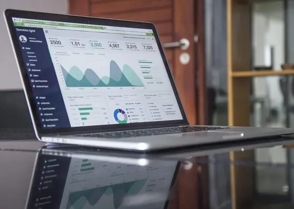 SEO analytics dashboard showing organic traffic growth